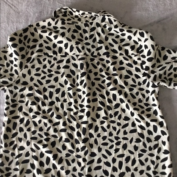 👚(bundle 4 items w/👚for $16) Button down blouse by Dress Forum - Picture 5 of 8